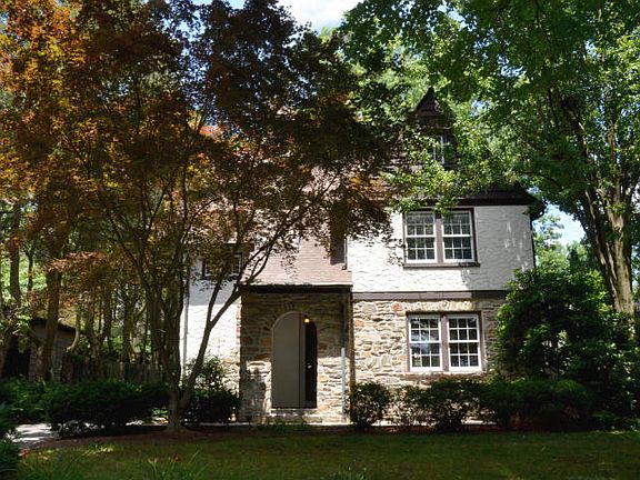 2nd image of 1285 Hillside Dr