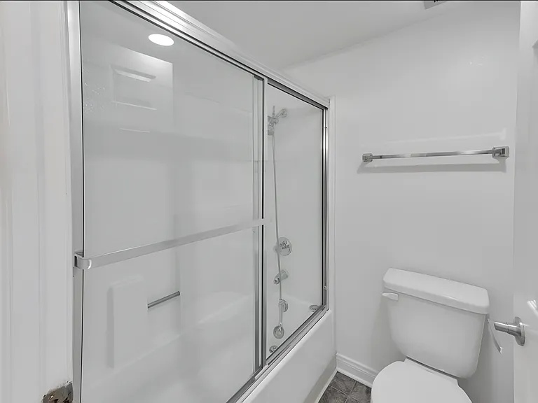21450 Burbank Blvd #118 — Photo 10