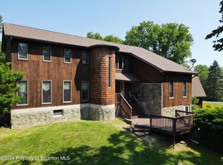 58 Strawberry Ln, Olyphant, PA 18447