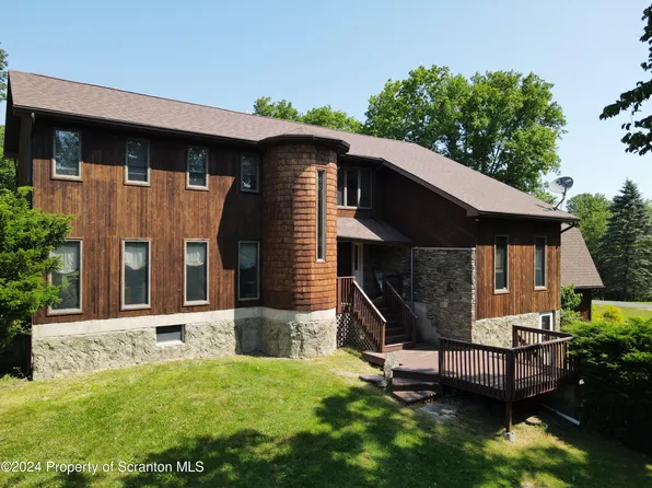58 Strawberry Ln, Olyphant, PA 18447