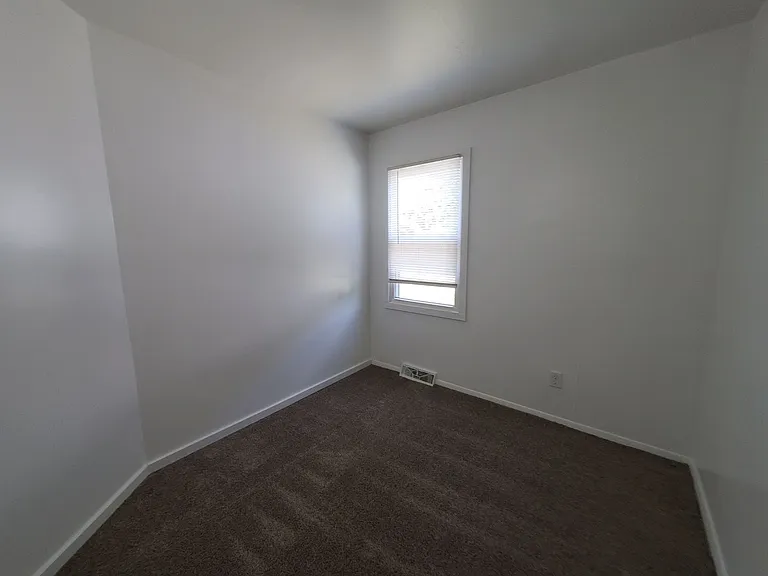 1105 Tremont Ave — Photo 21