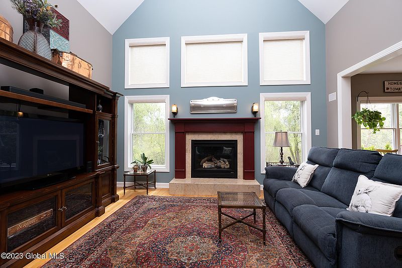 5th image of 10 Seneca Road