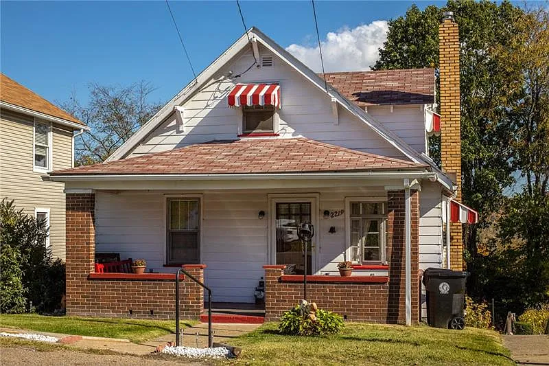 2219 Front St photo 1