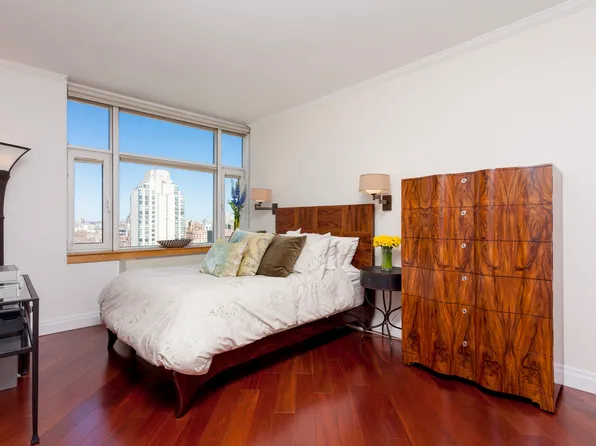 404 East 76th Street 27B image 2 of 4