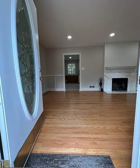 3704 Bevan Dr — Photo 3