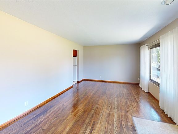 5th image of 3960 Marie Dr