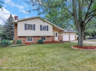 3900 Berry Ridge Dr, Holt, MI 48842