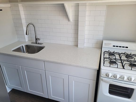 2nd image of 126 Prince George St #4