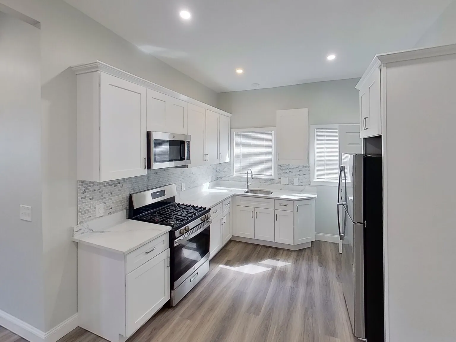 3 bed, 1.0 bath, 1000 sqft, $3,450 — Photo 1