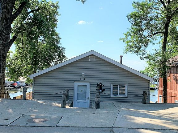 2nd image of 2717 S Lakeview Dr