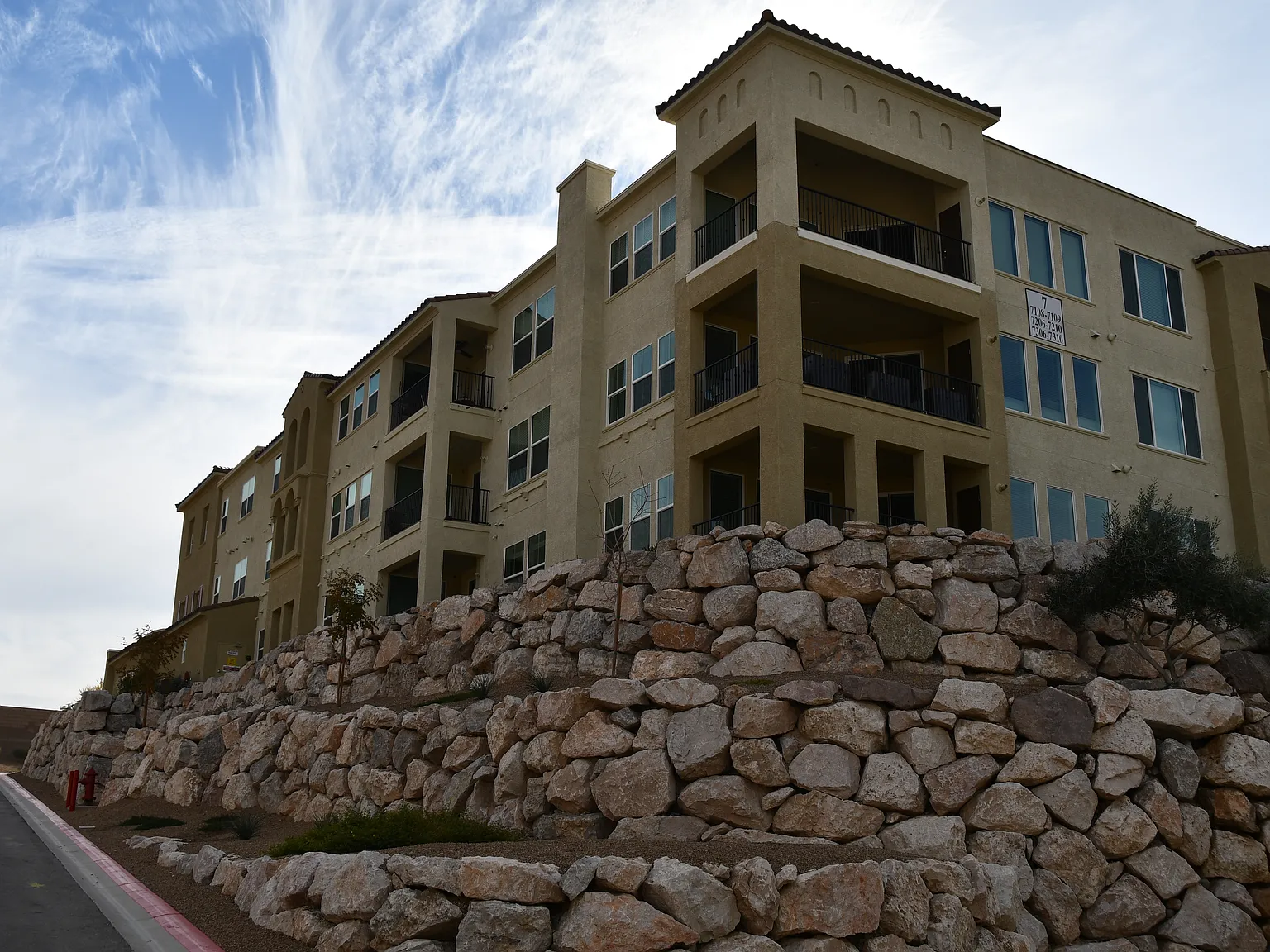 2 bed, 1736 sqft, $2,195 — Photo 4