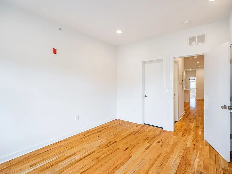 1642 N Marshall Street — Photo 12