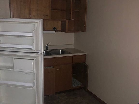 5th image of 8 Lutz Ave