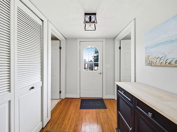 2nd image of 113 W Iroquois Trl