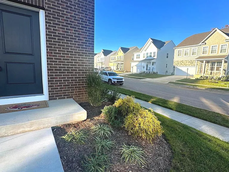 57 Brookfield Mews — Photo 4
