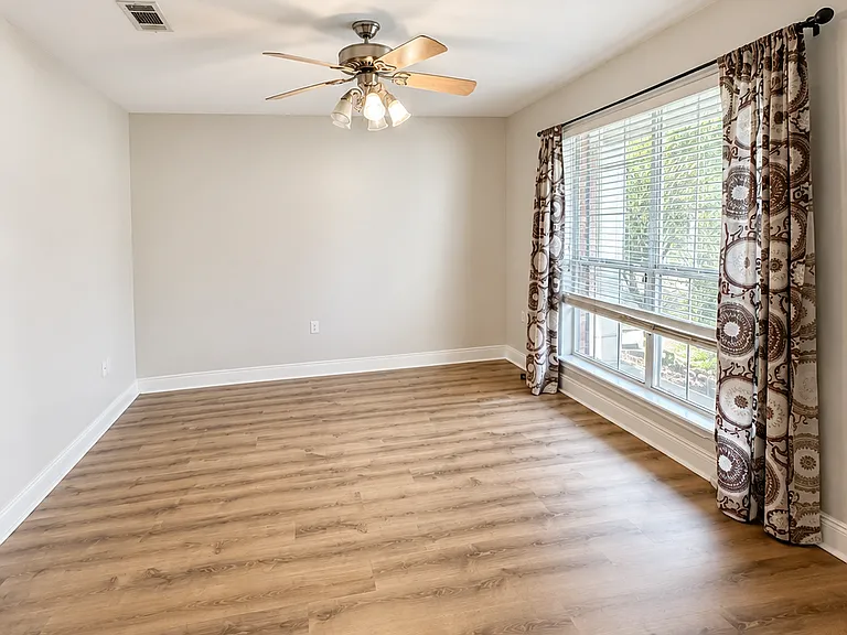 206 Jefferson Pl — Photo 2