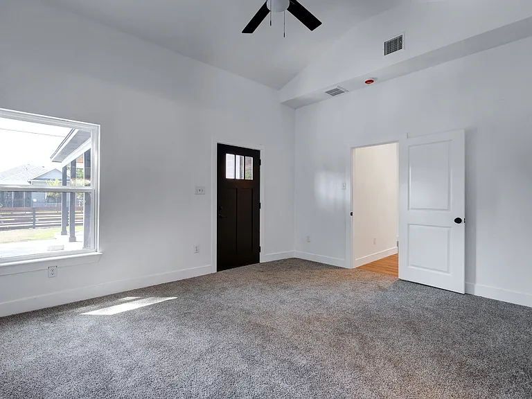 2425 Monterey St — Photo 18