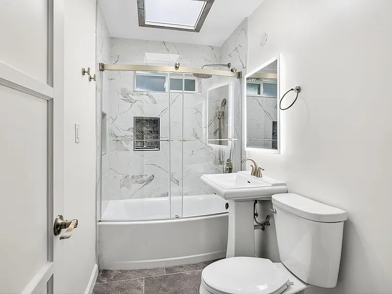 572 Federal St — Photo 16