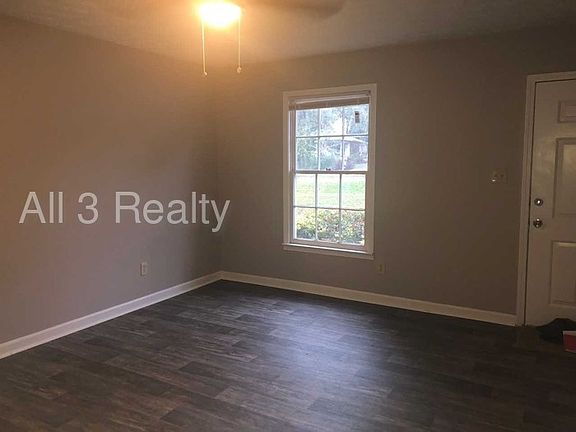 2nd image of 480 S Jeff Davis Dr APT A