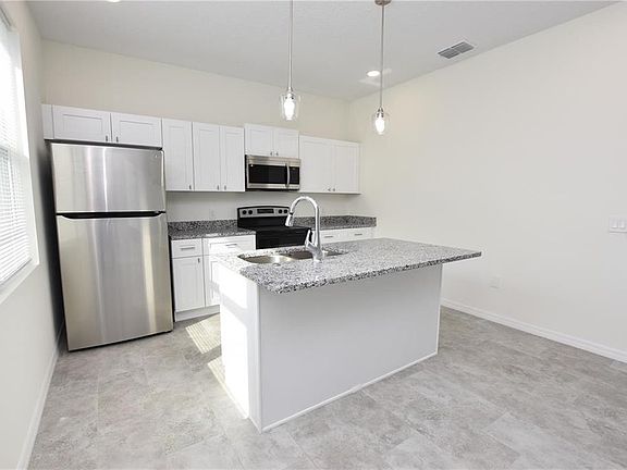 4th image of 202 W CRESCENT DRIVE