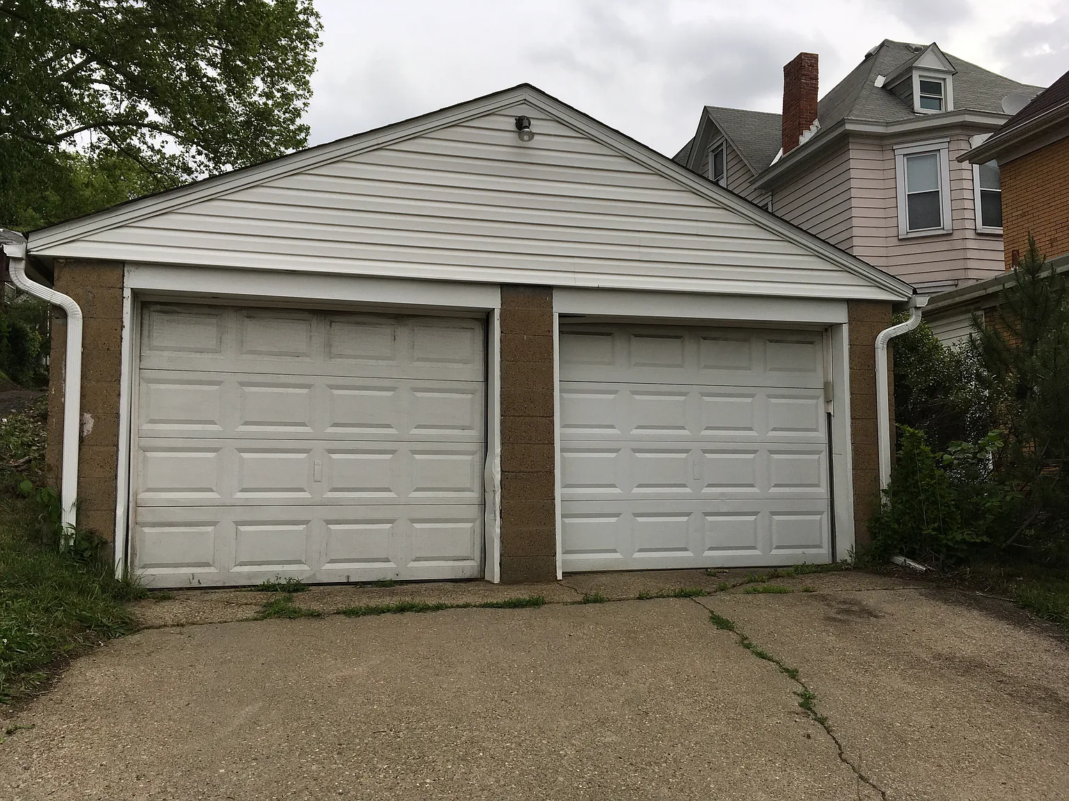 211 Elizabeth Ave photo 1