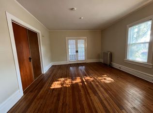 147 Merrick Rd, Lynbrook, NY 11563