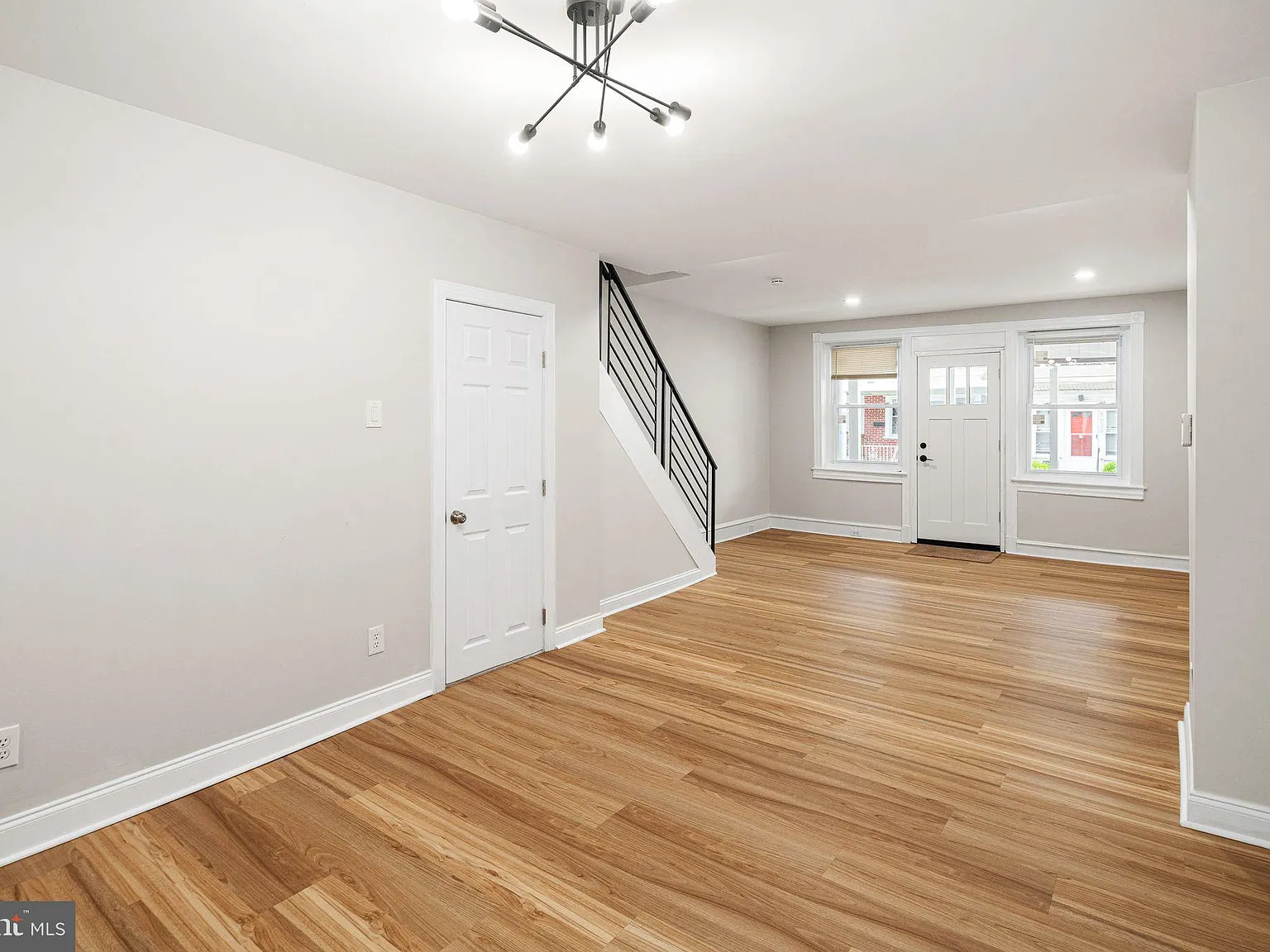 3 bed, 1.5 bath, 1098 sqft, $1,900 — Photo 3