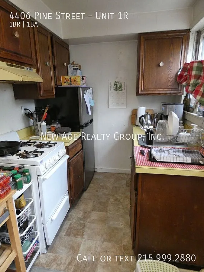 Building Photo - 4406 Pine St #1R