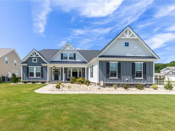 3032 Kingsfield Dr, Virginia Beach, VA 23456