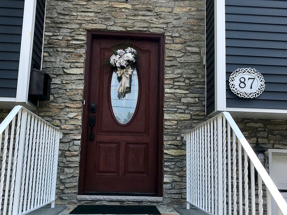 2nd image of 87 Mandeville Ave