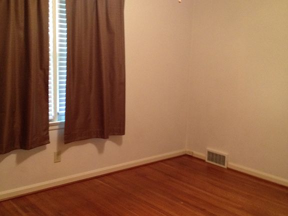 Bedroom 1/ Hardwood floors