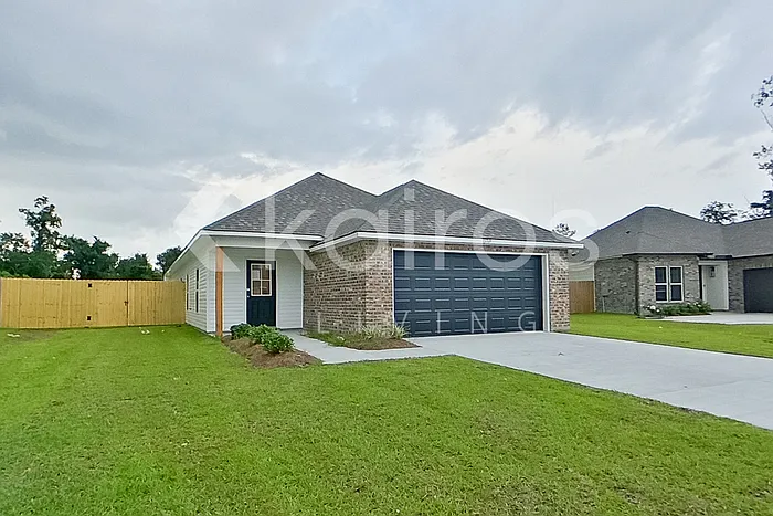 3 bed, 2.0 bath, 1618 sqft, $2,025 — Photo 2