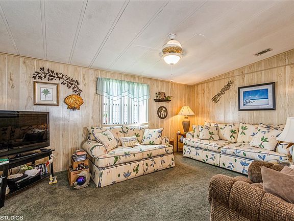 4th image of 89 Pelican Dr N