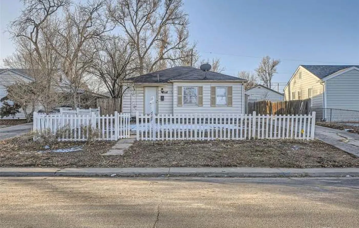 3 bed, 1100 sqft, $3,199 — Photo 1