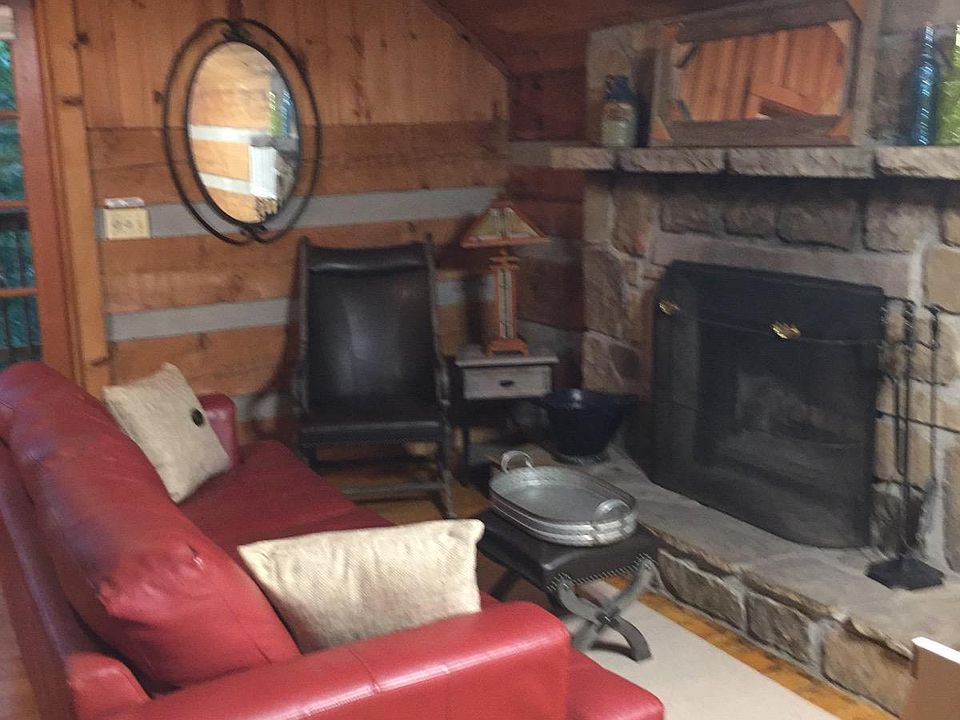 2nd image of 1850 Ridgecrest Dr
