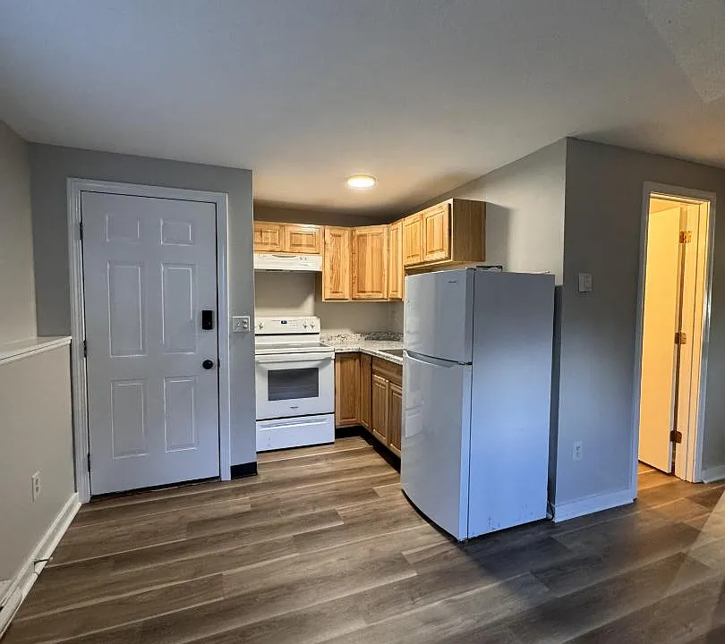 39 Calef Hwy #6