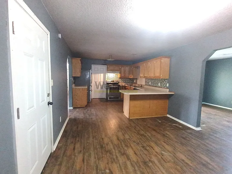 703 N 10th Ave — Photo 3