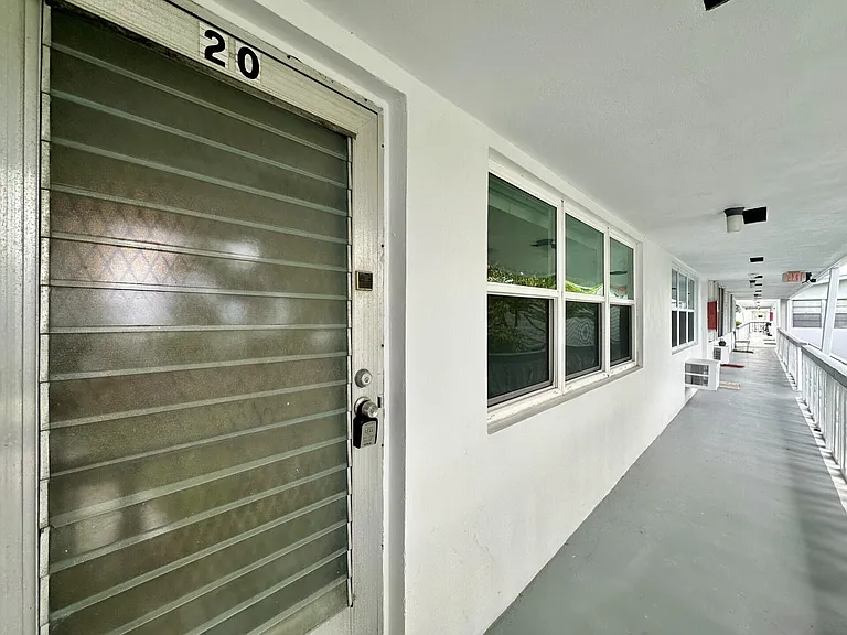 20 Norwich E #A — Photo 16