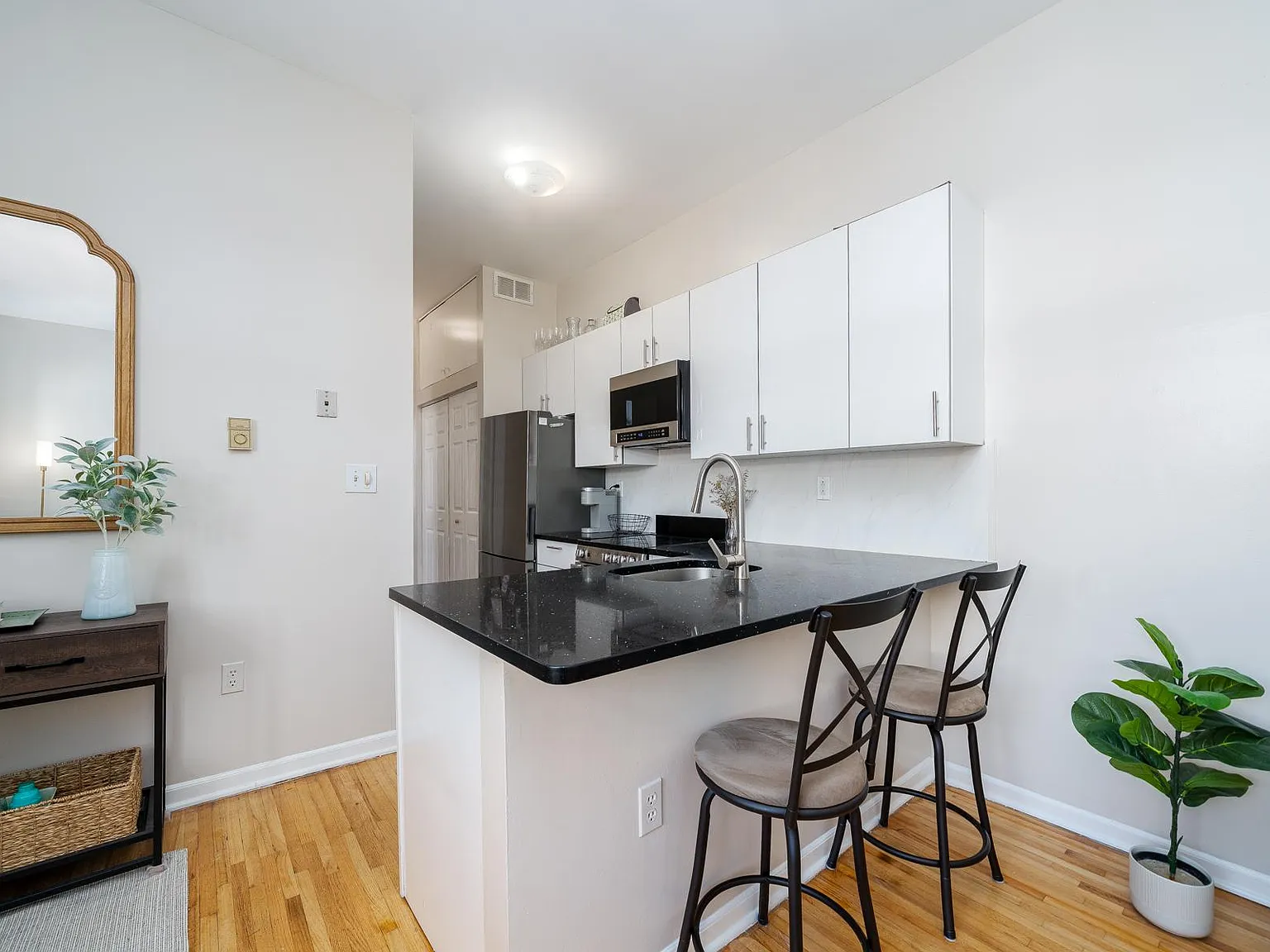 2 bed, $3,000 — Photo 2