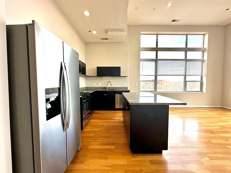 2157 N Damen Ave #305 — Photo 4