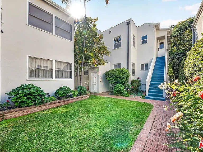 9928 Robbins Dr — Photo 44