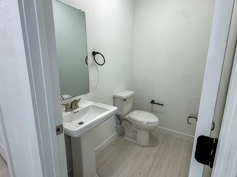 160 Zion Rd — Photo 10