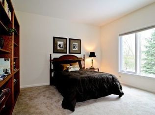 1467 Larsen Ct, Naperville, IL 60563