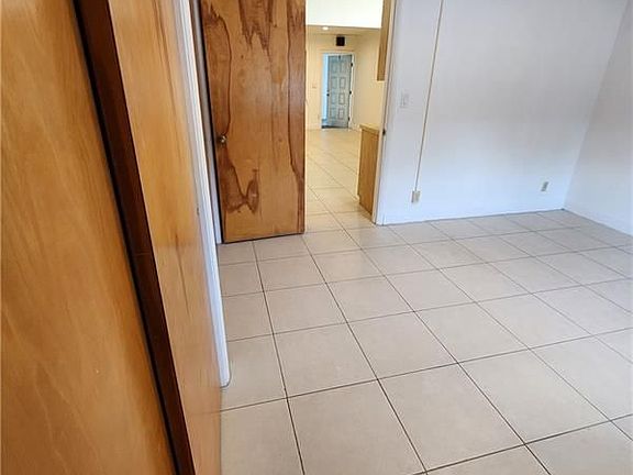 3rd image of 1099 NE 32nd St APT 3