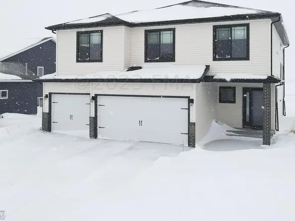 1738 75th Ave S, Fargo, ND 58104