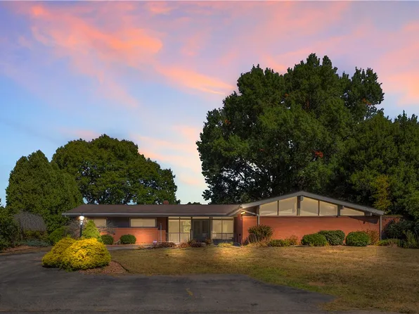 112 Linden St, Beaver Falls, PA 15010