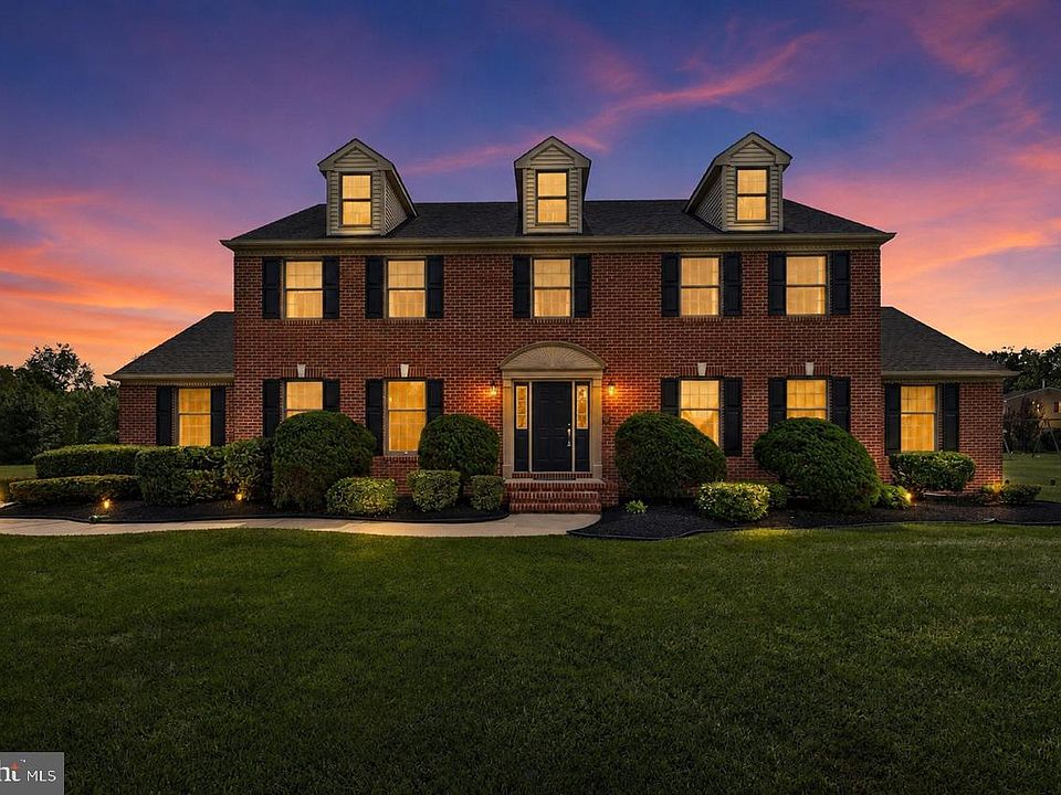 1st image of 8 Sweet Briar Ct