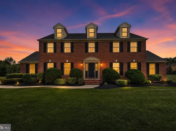 8 Sweet Briar Ct, Mullica Hill, NJ 08062