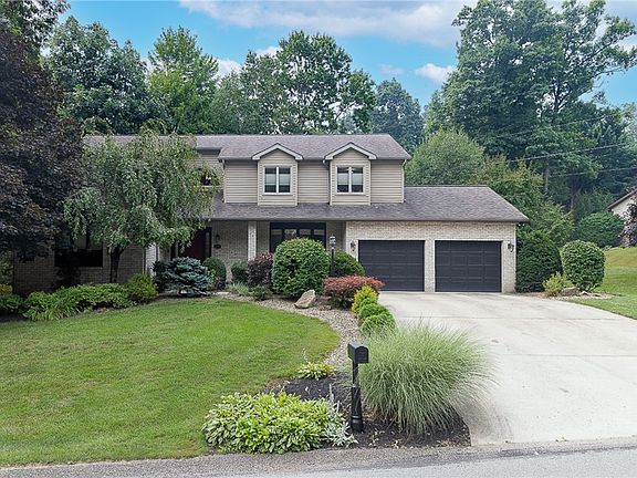 2nd image of 220 Thornwood Dr