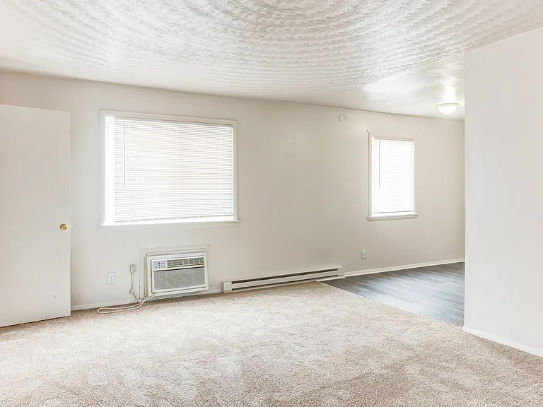 Harbor Square Apartments — Photo 3